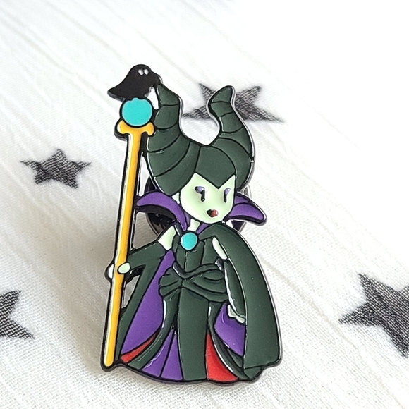 Accessories - New Enamel Pin Maleficent